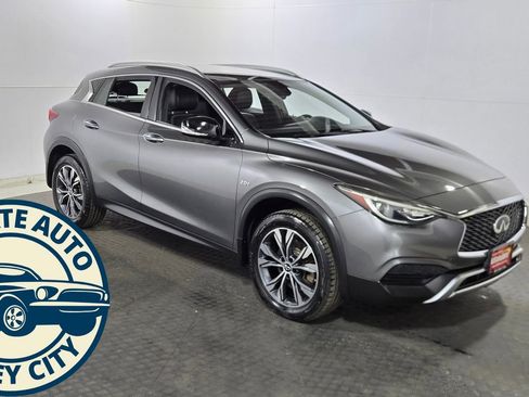 Used 2018 INFINITI QX30 AWD image 1