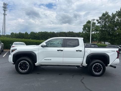 Used 2024 Toyota Tacoma TRD Off-Road AWD/4WD image 11