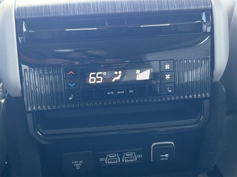 Used 2024 Jeep Wagoneer Series II w/ Flexible Seating Group image 14