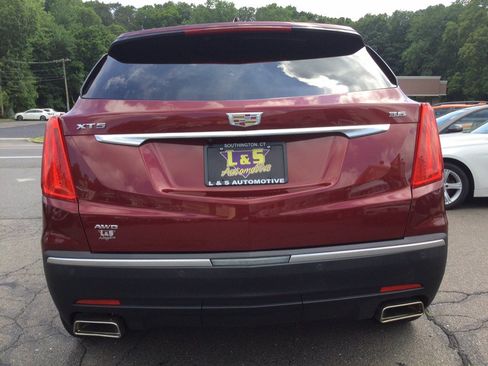 Used 2018 Cadillac XT5 Luxury w/ Driver Awareness Package AWD/4WD image 10