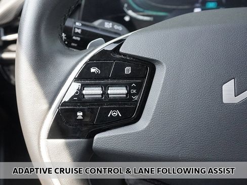 Used 2023 Kia Niro EX FWD image 4