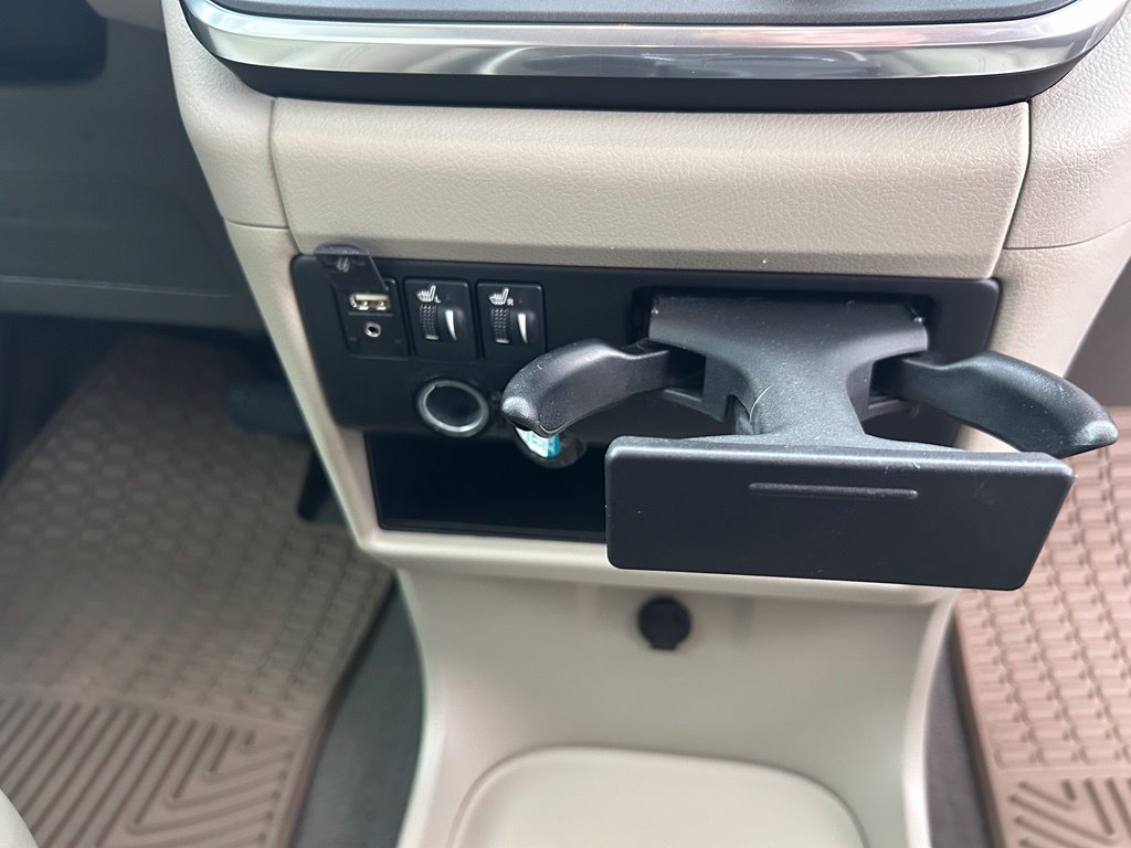Used 2016 Toyota Sienna XLE FWD image 41