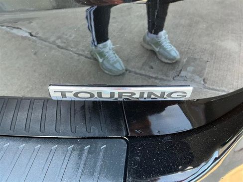 Used 2018 Honda Odyssey Touring image 24