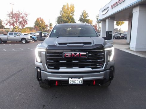 Used 2024 GMC Sierra 2500 AT4 image 3