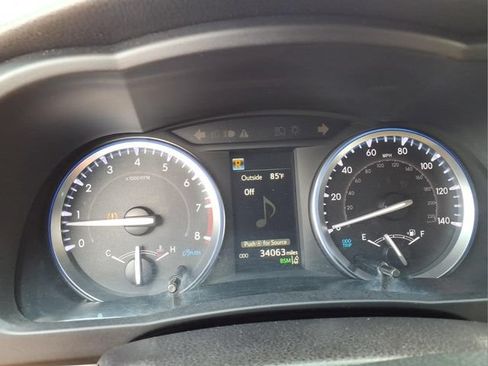 Used 2019 Toyota Highlander XLE AWD/4WD image 26
