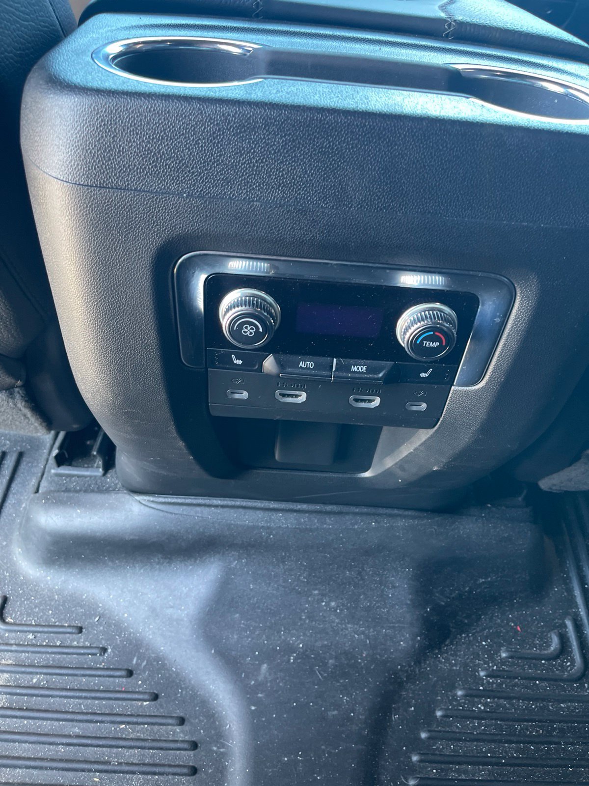 Used 2024 GMC Yukon Denali AWD/4WD image 22