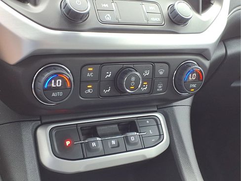 Used 2023 GMC Acadia SLT w/ Elevation Edition image 10