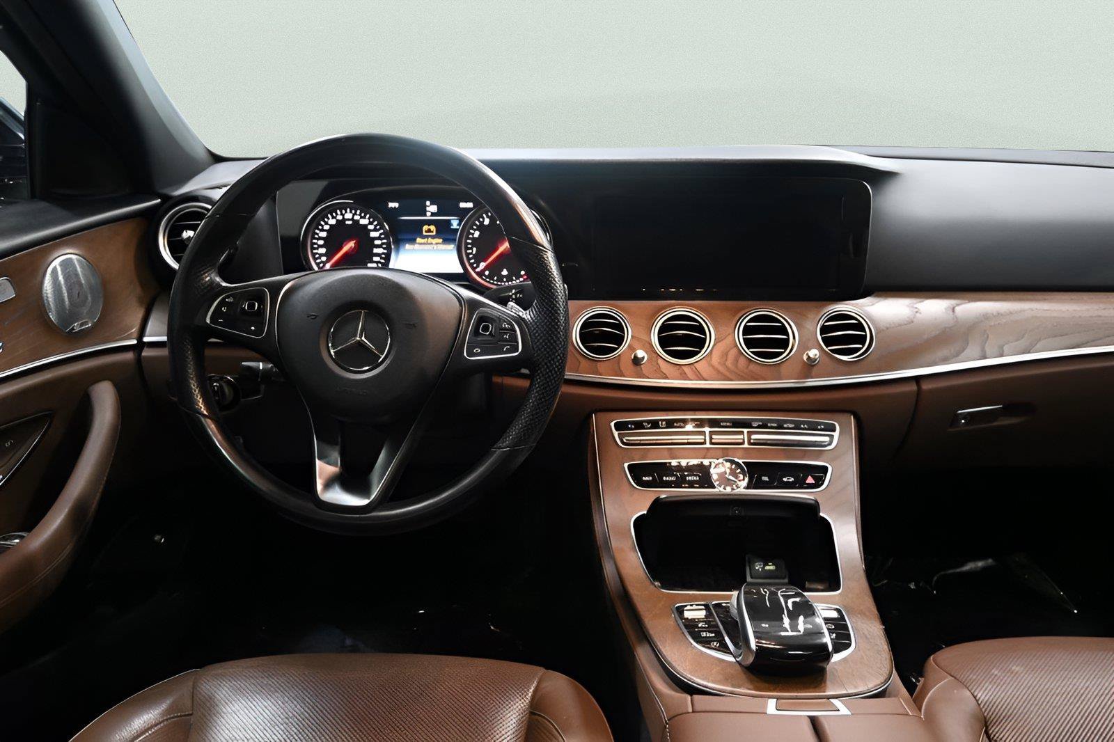Used 2018 Mercedes-Benz E 400 4MATIC Wagon w/ Premium 1 Package image 11