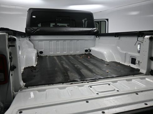 Used 2022 Jeep Gladiator Sport image 24