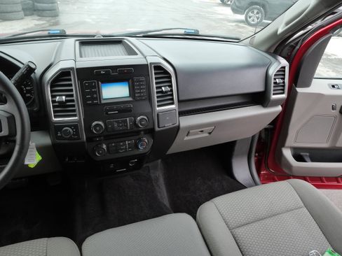 Used 2016 Ford F150 XLT image 11