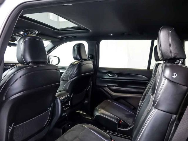 Used 2023 Jeep Grand Cherokee L Altitude AWD/4WD image 16