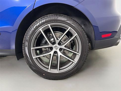 Certified 2026 Porsche Macan AWD/4WD image 12
