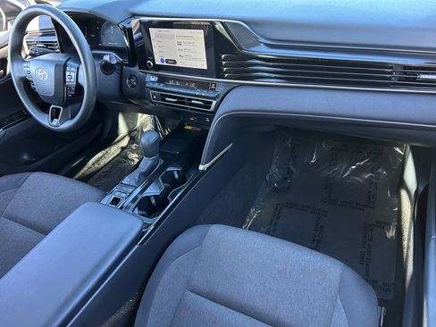 Used 2025 Toyota Camry LE image 11