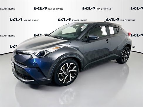 Used 2018 Toyota C-HR XLE image 3