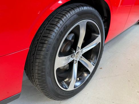 Used 2016 Dodge Challenger R/T RWD image 9