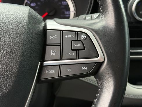 Certified 2022 Toyota Highlander LE image 24