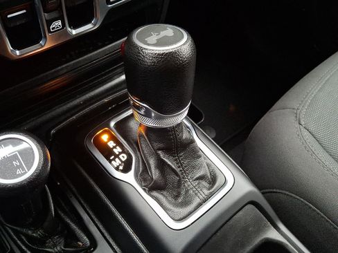 Used 2022 Jeep Wrangler Unlimited Sport image 14