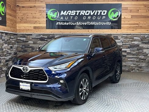 Used 2020 Toyota Highlander XLE AWD/4WD image 8