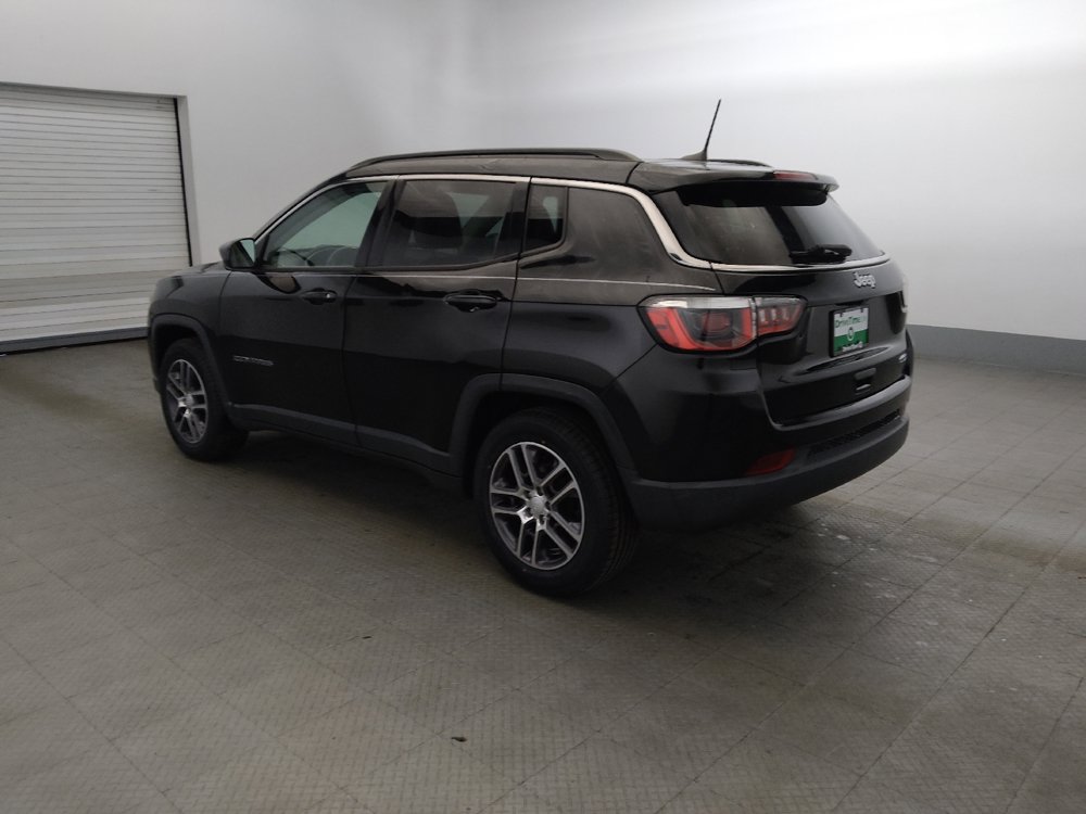 Used 2019 Jeep Compass Latitude FWD image 3
