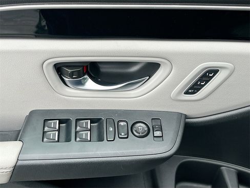 Used 2025 Honda Pilot EX-L image 18