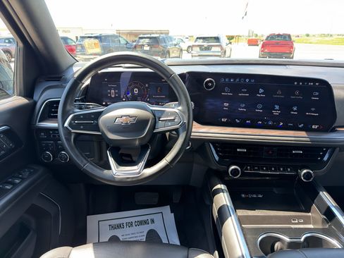 Used 2025 Chevrolet Suburban Z71 AWD/4WD image 12