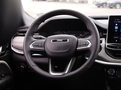 Used 2025 Jeep Compass Limited AWD/4WD image 22