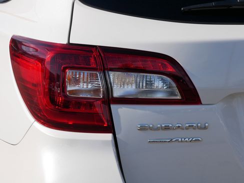 Used 2018 Subaru Outback 2.5i Limited w/ Popular Package #2 AWD/4WD image 17