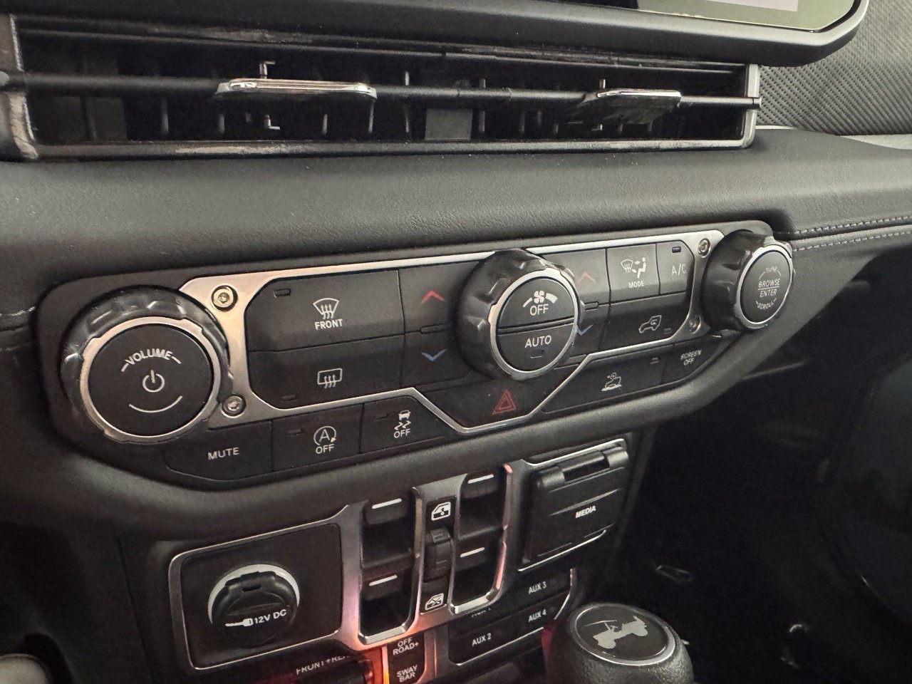 Used 2026 Jeep Wrangler Unlimited Rubicon AWD/4WD image 23