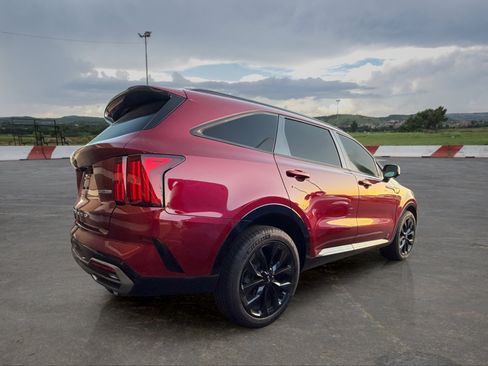 Certified 2021 Kia Sorento SX FWD image 3