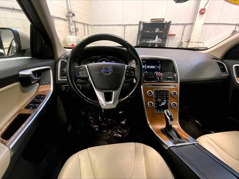 Used 2017 Volvo XC60 T5 Inscription w/ Preferred Option Package image 5