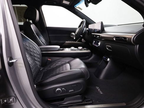 Used 2023 Genesis GV60 Performance image 32