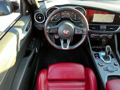 Used 2022 Alfa Romeo Giulia Veloce image 11