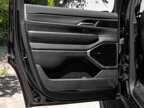 Used 2022 Jeep Wagoneer Series III w/ Premium Group I image 61