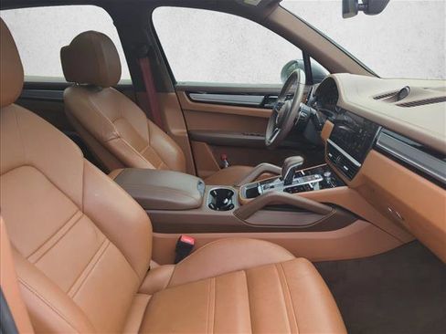 Used 2023 Porsche Cayenne AWD/4WD image 25