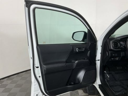 Used 2020 Toyota Tacoma TRD Sport image 11