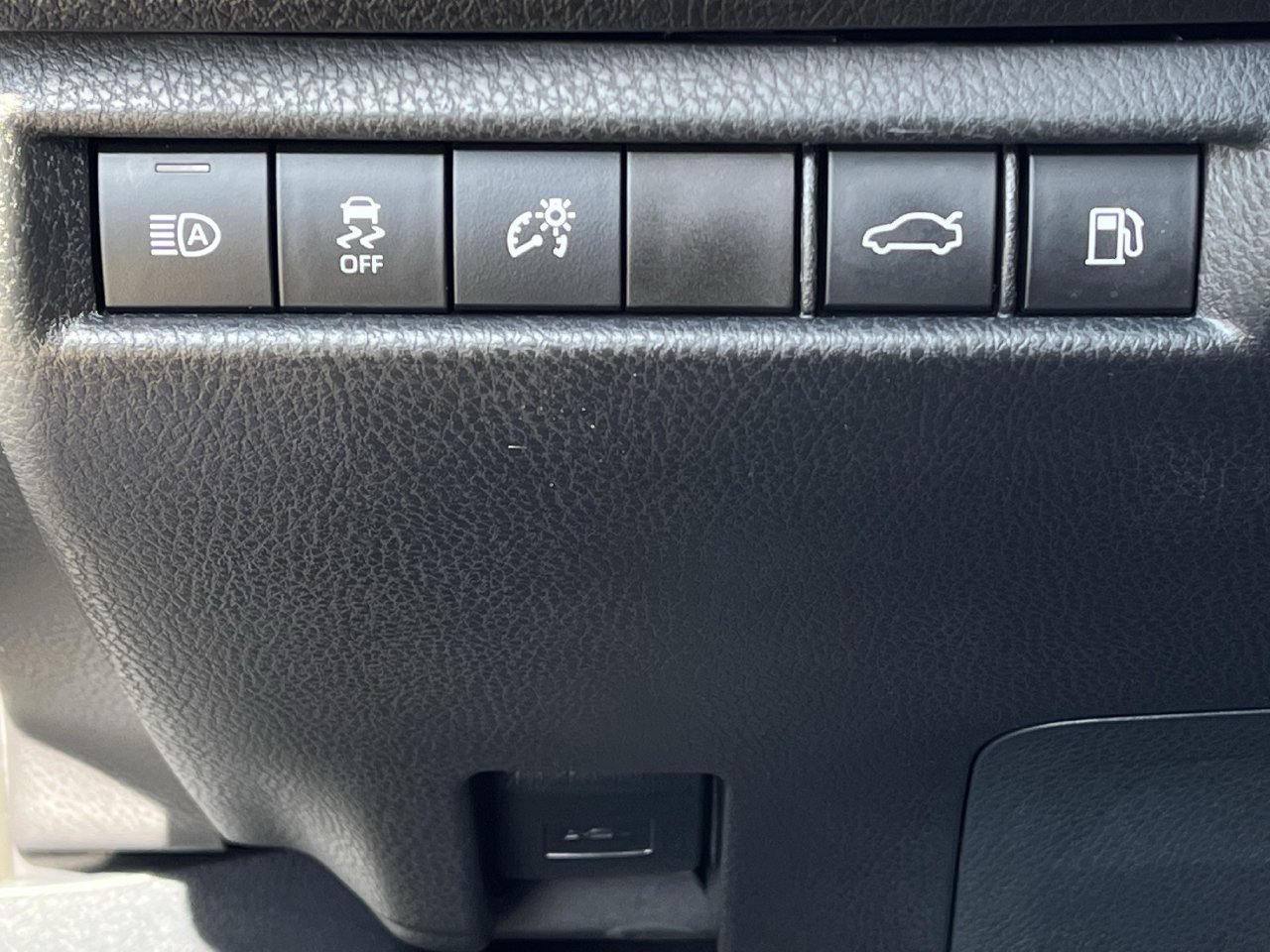 Used 2025 Toyota Camry XSE FWD image 20