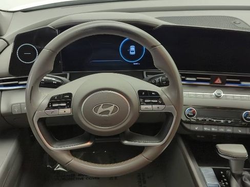 Used 2025 Hyundai Elantra SEL FWD image 20