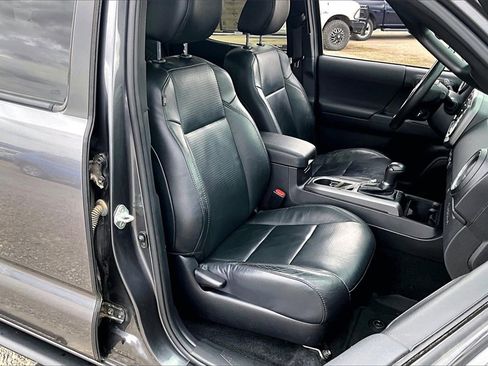 Used 2021 Toyota Tacoma TRD Off-Road w/ TRD Premium Off Road Package image 7