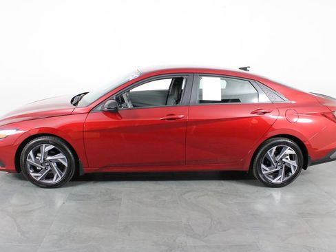 Certified 2025 Hyundai Elantra Sport image 12