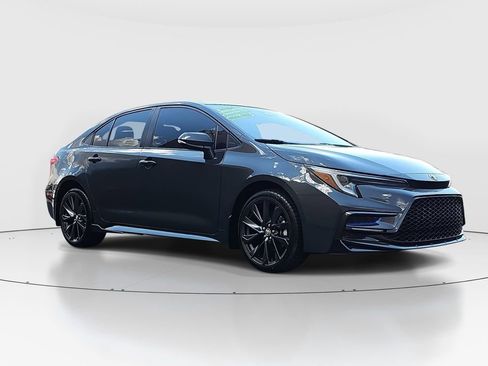 Certified 2025 Toyota Corolla SE w/ SE Premium Package FWD image 3