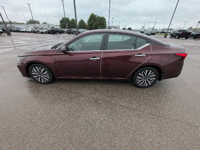 Used 2023 Nissan Altima 2.5 SV w/ SV Premium Package FWD image 10