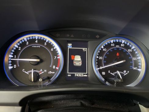 Used 2019 Toyota Highlander XLE FWD image 17