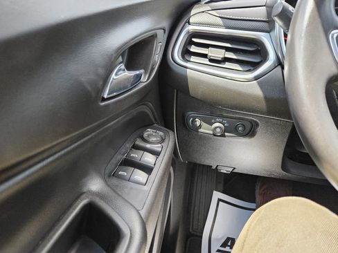 Used 2018 Chevrolet Equinox Premier AWD/4WD image 12