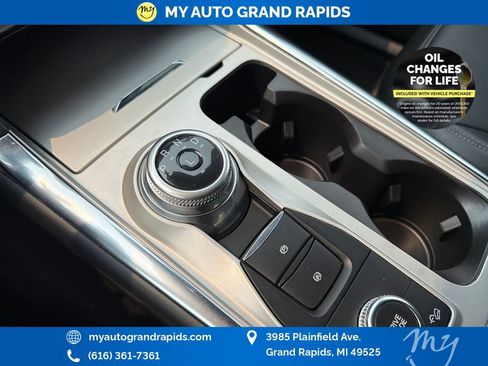 Used 2022 Ford Explorer XLT w/ Equipment Group 202A AWD/4WD image 23