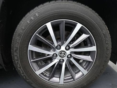 Used 2019 Toyota Highlander XLE AWD/4WD image 11