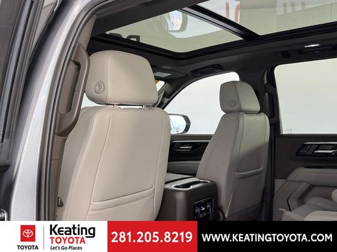Used 2025 Chevrolet Suburban LT w/ Comfort Package RWD image 16