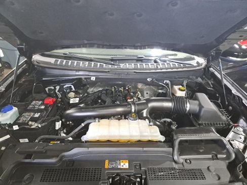 Used 2025 Ford Expedition Tremor AWD/4WD image 32
