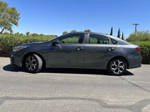 Used 2021 Kia Forte LXS image 2