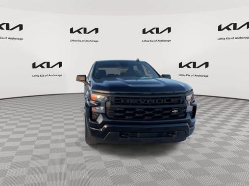 Used 2023 Chevrolet Silverado 1500 Custom image 3