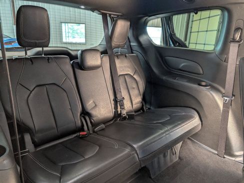 Used 2022 Chrysler Pacifica Touring-L w/ S Appearance Package FWD image 40